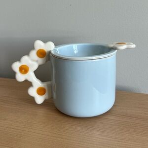 Brand new Indigo ceramic daisy tea mug with a removable tea infuser
